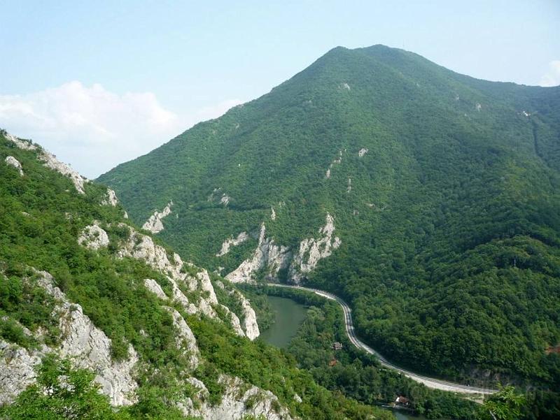 image092.jpg - Western Morava river valley & Ovčar Mountain